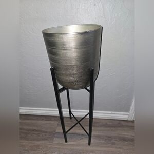 Metal Indoor Plant Holder